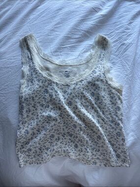 Brandy Melville Delicate Lace-Trim Floral Tank Top in Cream and Blue